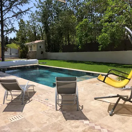 Villa Au Milieu Des Piboules De Provence.